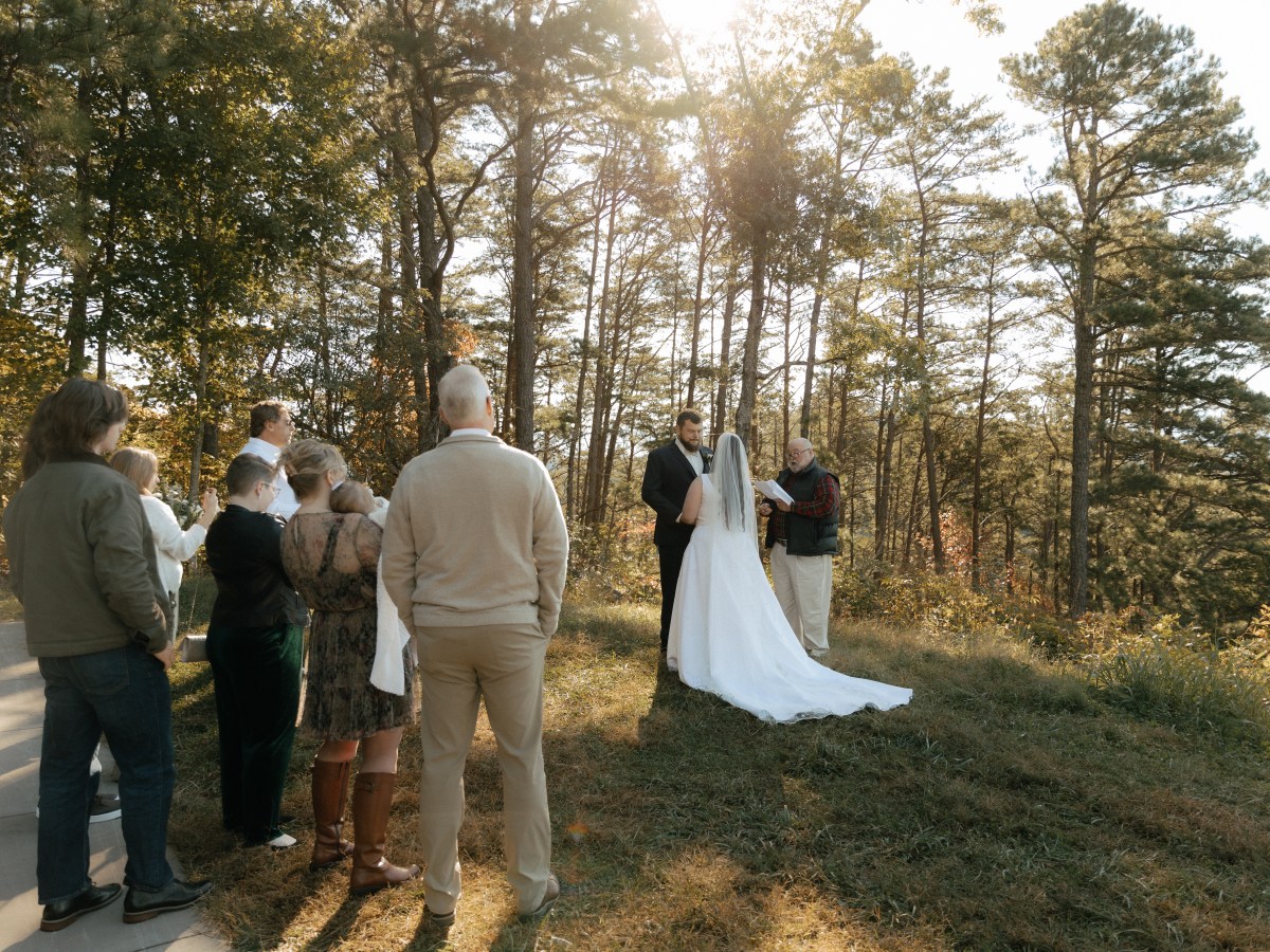 Guest List or No Guest List? A Guide to Elopements with Loved&nbsp;Ones